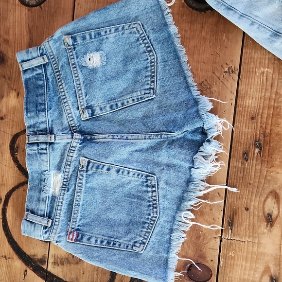 Shorts - Picture 2 of 3